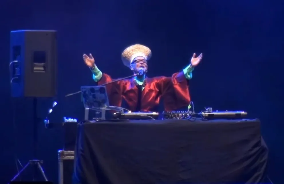 El artista mexicano traería a Bolivia su nuevo proyecto como DJ.  FOTO: Captura YouTube