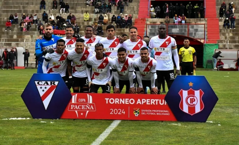 El plantel de Always Ready que el domingo enfrentó a Independiente en Villa Ingenio. Foto APG