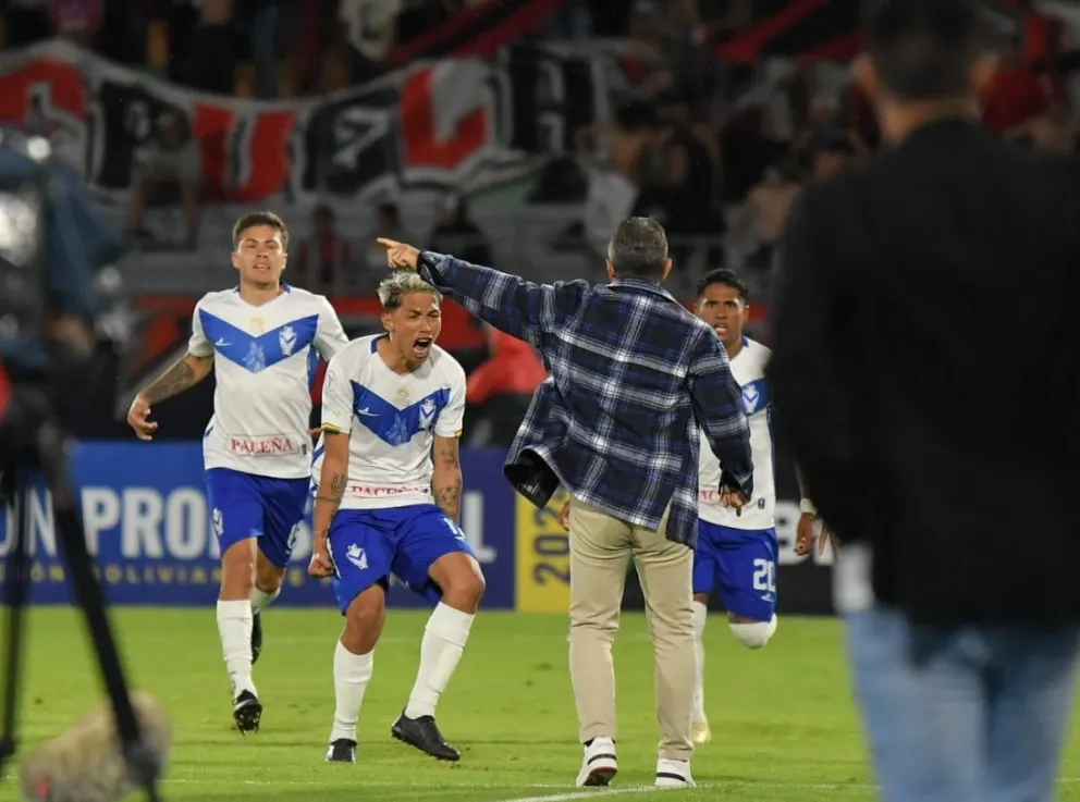 Ronaldo Sánchez, el héroe de GV San José, celebra con todo el cuarto gol. Foto: APG
