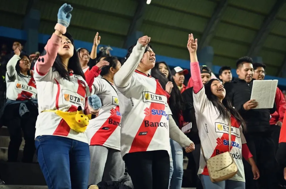 Hinchas de Always Ready en el partido ante Nacional, por la Libertadores. Foto Always Ready