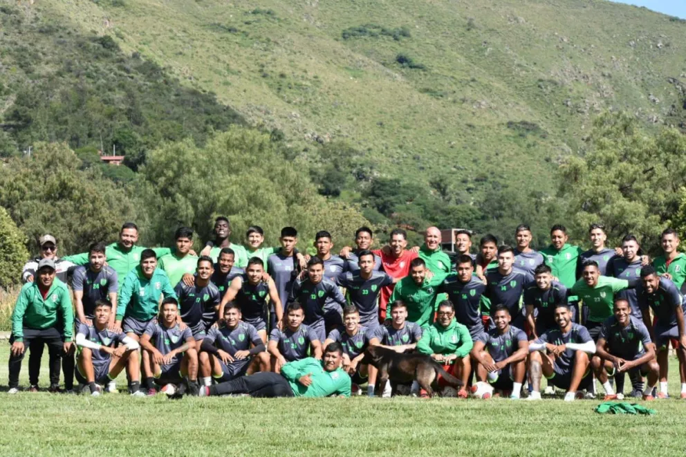 Plantel completo de Real Tomayapo en uno de sus últimos entrenamientos. Foto: prensa Tomayapo