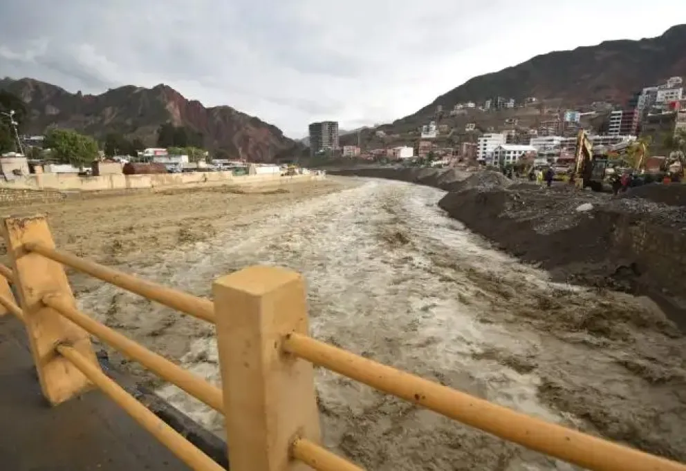 Un río de la zona Sur de La Paz, cuyo caudal se elevó por las intensas lluvias. Foto: AMUN