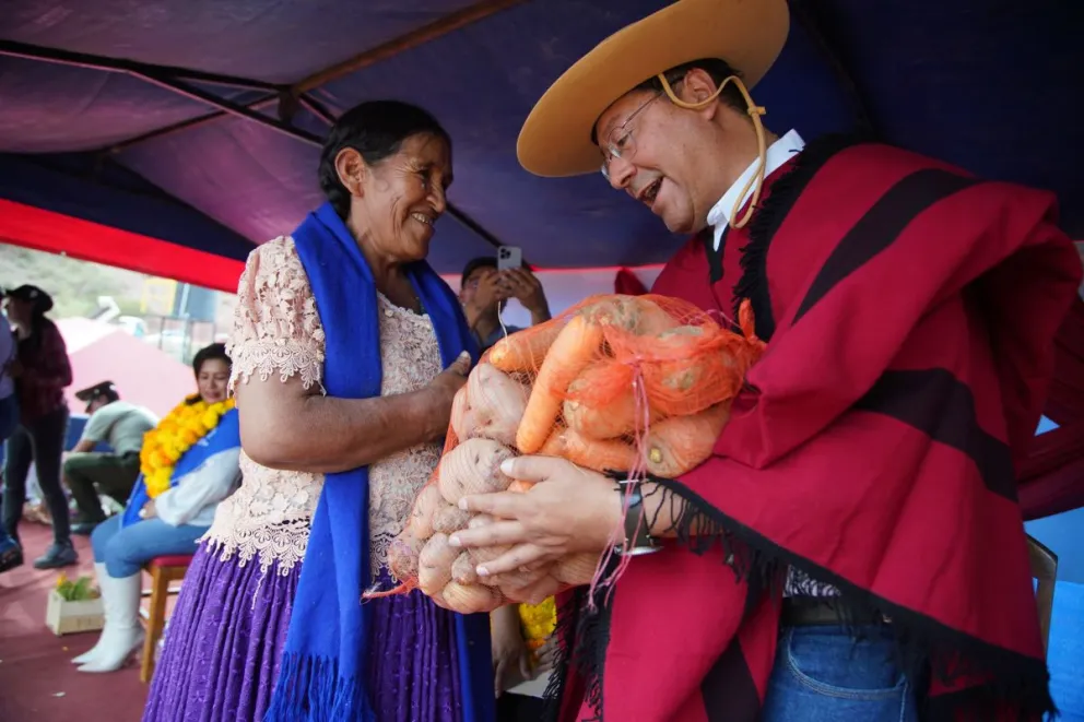 El presidente Luis Arce entrega obras en la localidad El Puente, Tarija.