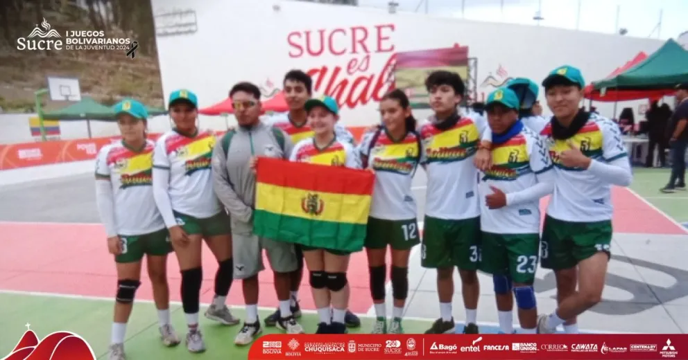 El equipo boliviano de beisbol 5 que ganó la medalla de plata. Foto COB