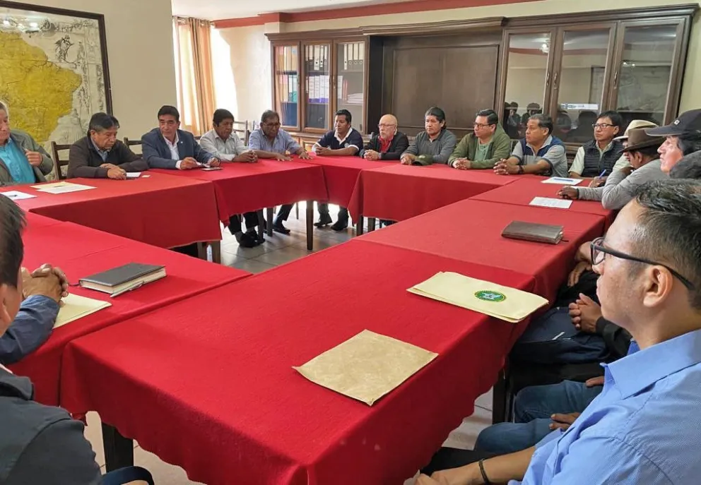 El vicepresidente David Choquehuanca reunido con los agropecuarios en la ciudad de Cochabamba. Foto: Confeagro.