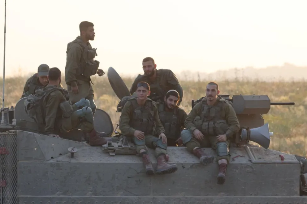 Soldados israelíes en la frontera con Gaza, en el sur de Israel, el 7 de abril de 2024, cuando se cumplen seis meses del ataque de Hamás. Foto: EFE