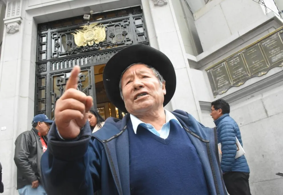 Román Loayza, cerca a la puerta de la Vicepresidencia, la semana pasada. Foto: APG