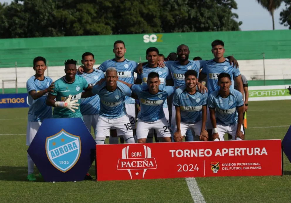 El plantel de Aurora que enfrentó a Royal Pari, el fin de semana. Foto APG