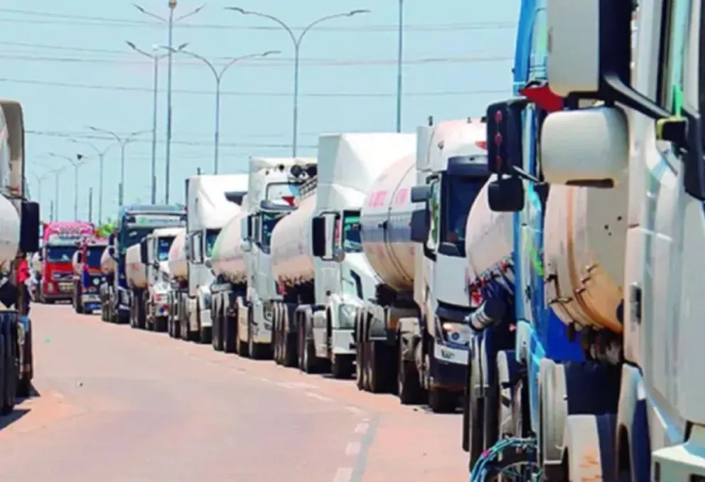 Cisternas aguardan cargar combustible. Foto: Visión 360 (referencial)