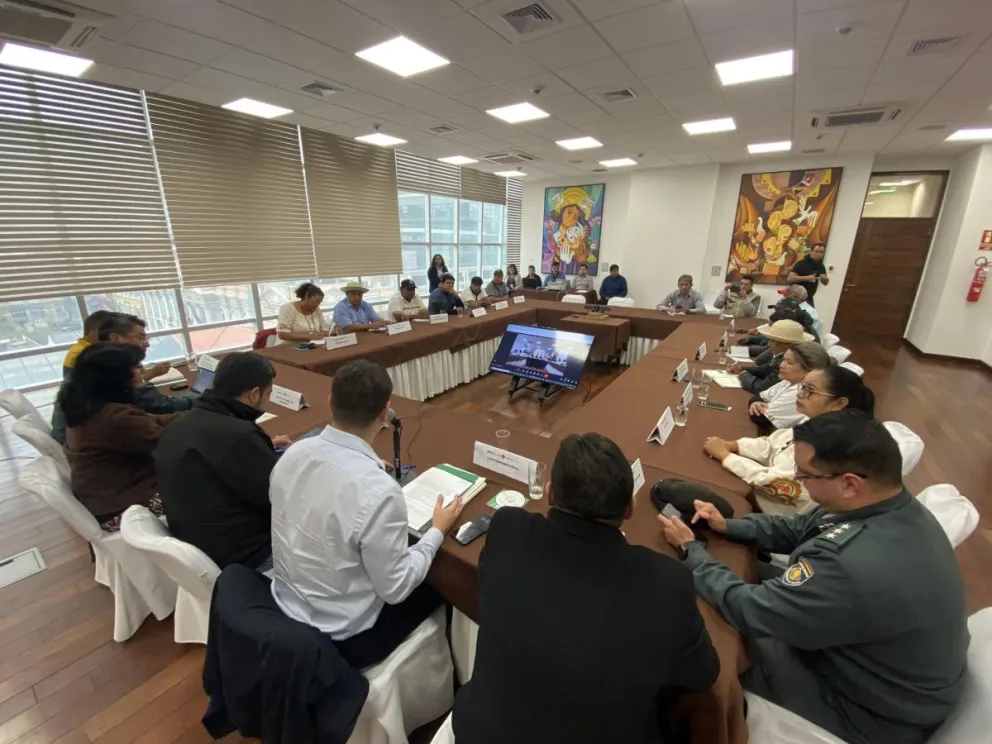 La reunión del 13 de marzo pasado entre representantes del Gobierno y de Piso Firme. Foto: Viceministerio de Autonomías Bolivia