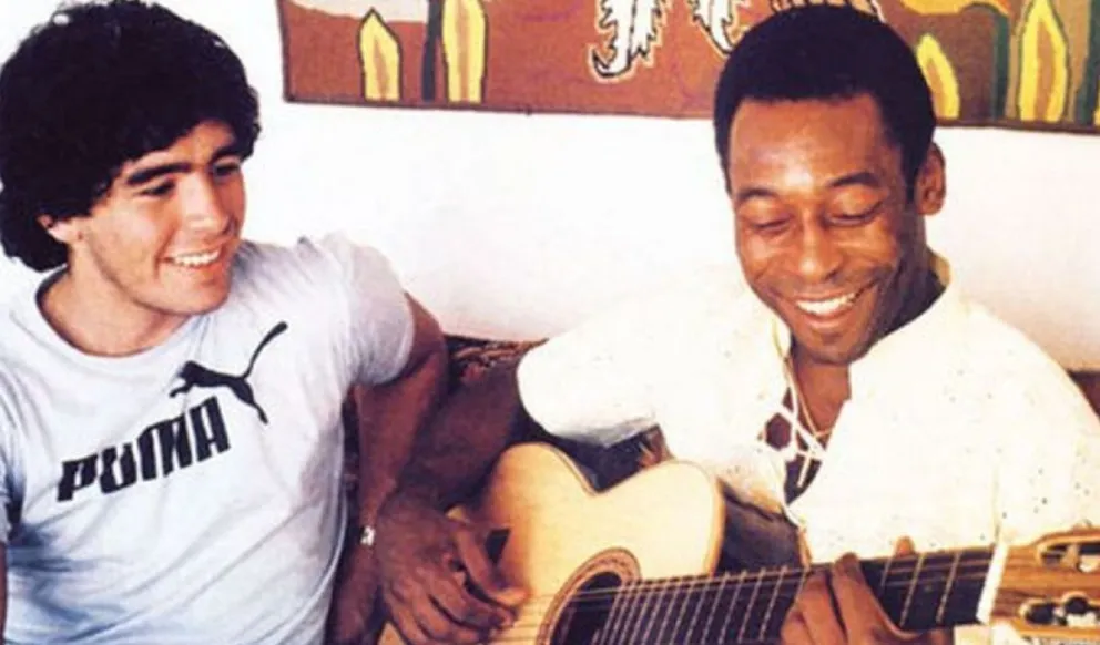 El testimonio del encuentro de hace 45 años en Sao Paulo. Maradona (izq.) y Pelé se conocieron el 9 de abril de 1979. Foto: El Gráfico.