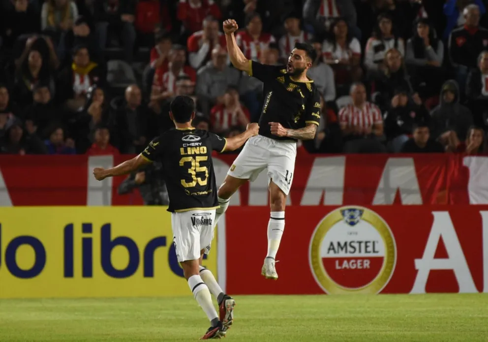 Enrique Triverio celebra su décimo gol con la casaca atigrada, en la Copa Libertadores. Foto: APG