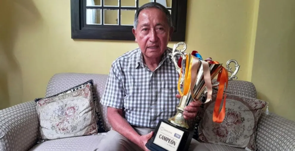 Moisés Barack celebra la obtebción de un título en Lima. Foto: Familia Barack