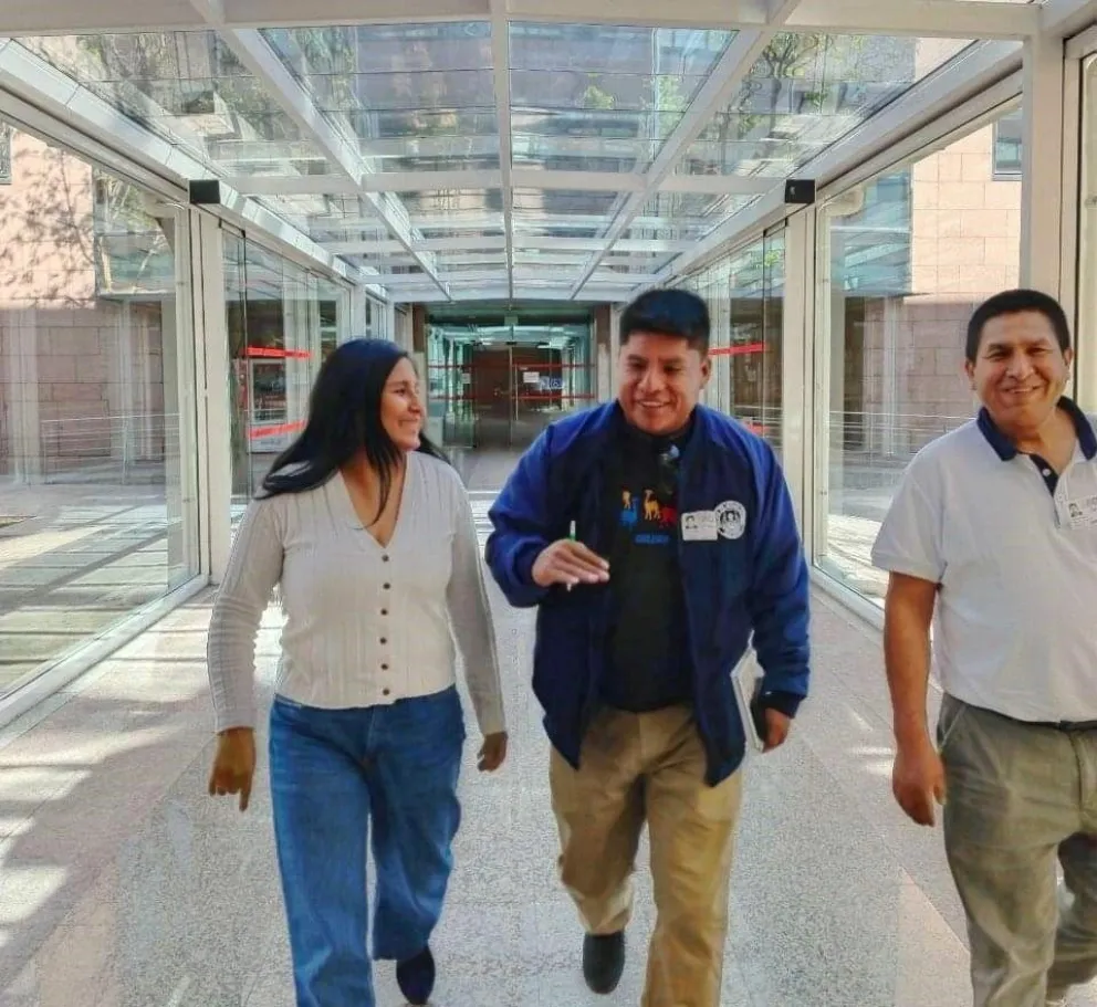 El senador Loza con la diputada del partido pol&iacute;tico M&aacute;s Madrid (MM), Diana Paredes.