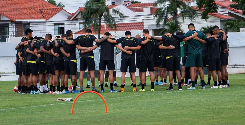 Jugadores del cuadro cruceño. Foto: Oriente Petrolero.