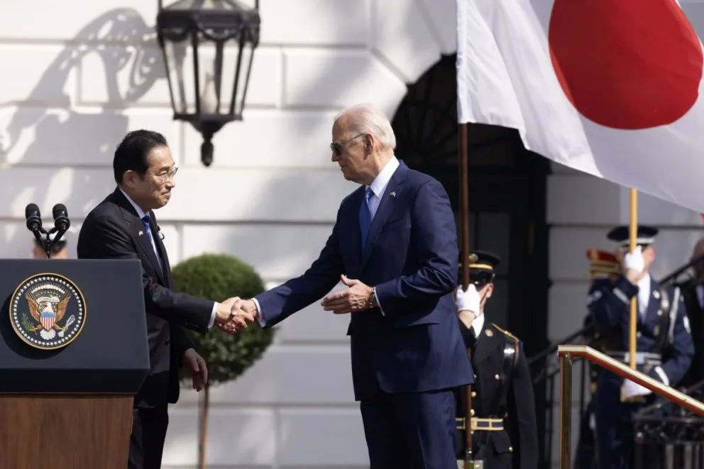 El presidente estadounidense Joe Biden y el primer ministro japonés Fumio Kishida en la cita de este miércoles. Foto: EFE