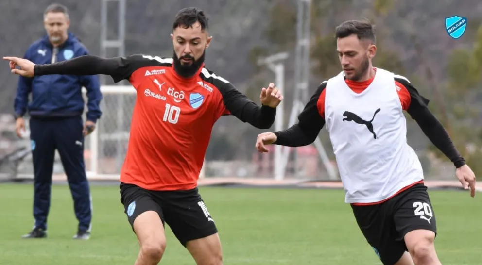 Sávio (izq.) y Saucedo en una práctica académica. Foto: Club Bolívar.