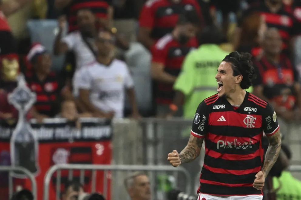 Pedro festeja el primer gol de Flamengo a Palestino. Foto: Conmebol.