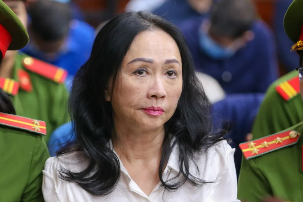 La empresaria Truong My Lan asiste al juicio en Ho Chi Minh (Vietnam) en el que fue condenada este jueves a la cadena de muerte por corrupción. Foto: EFE