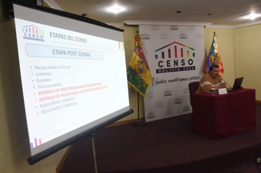 El director del Instituto Nacional de Estadística (INE), Humberto Arandia, ofrece una conferencia de prensa. Foto: APG.