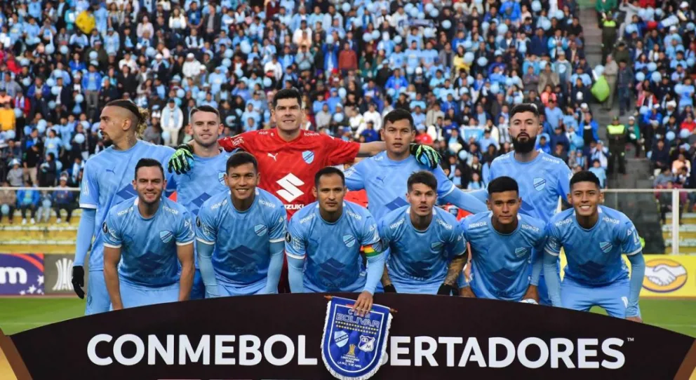 La formación inicial de Bolívar con el arquero Lampe que se convirtió en la figura del partido. Foto: APG 