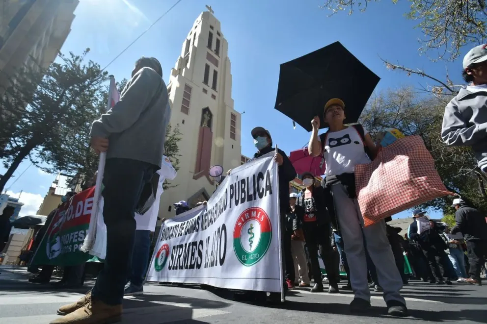 Una de las caravanas de los trabajadores en salud, esta semana. Foto: APG 