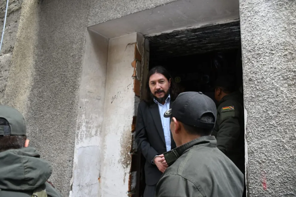 RIvas, el momento en que sale de San Pedro. Foto: APG 