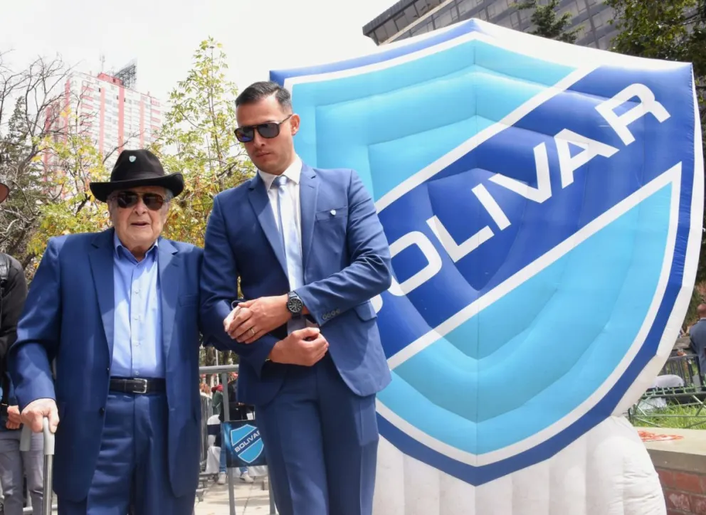 Don Lothar Kerscher acompañado del dirigente Alejandro Escobar. Foto APG