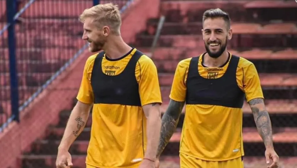 Maximiliano Caire (izq.) y Luciano Ursino están a disposición del cuerpo técnico para la visita del Tigre a Oruro. Foto: The Strongest.