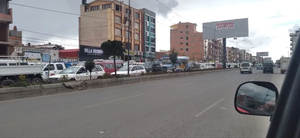Congestionamiento vehicular en la avenida Juan Pablo II, altura TAM. Foto: Marina Mamani
