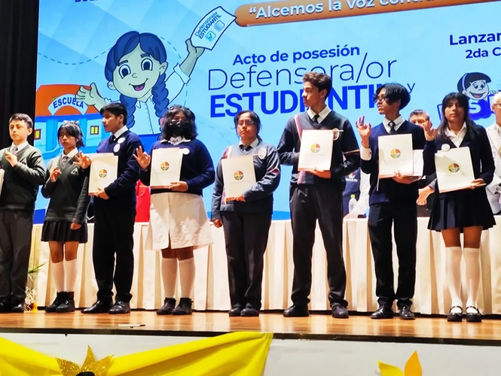 Un grupo de estudiantes que fueron posesionados en el cargo. Foto: DPB