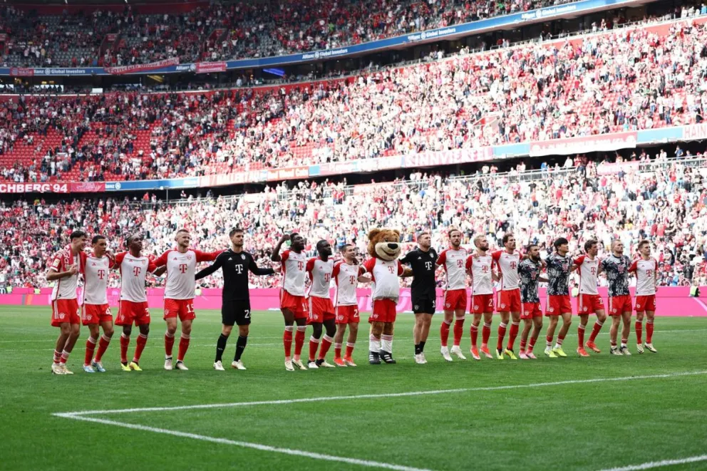Los jugadores del Bayern celebra su victoria amte el Colonia en Múnich. Foto: EFE.