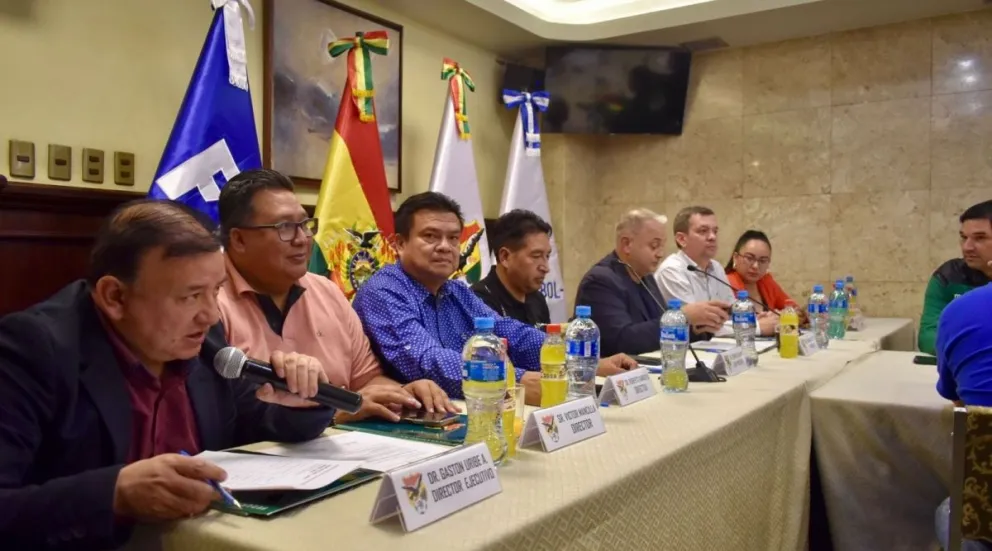 Integrantes del comité ejecutivo de la FBF, que se reunió hoy en la sede de Gobierno. Foto:FBF