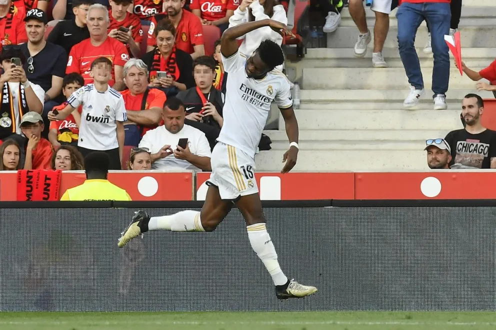 El centrocampista francés Aurelien Tchouameni tras conseguir el gol madridista. FOTO: EFE.