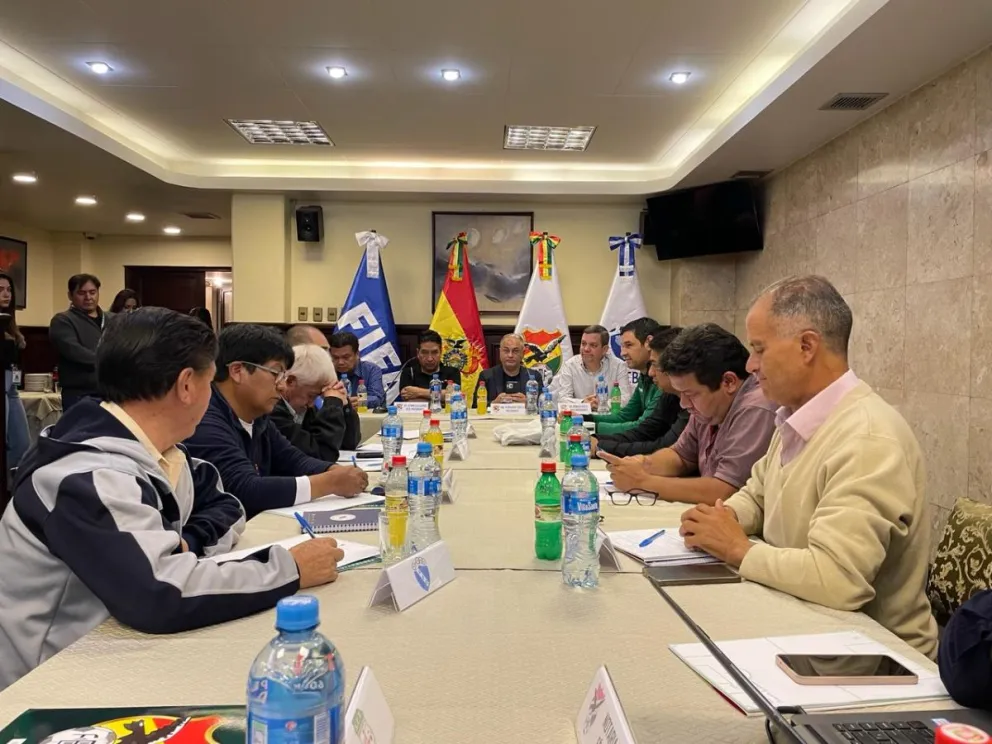 Una imagen de lo que fue el Consejo de la División Aficionados de la federación Boliviana. Foto: FBF