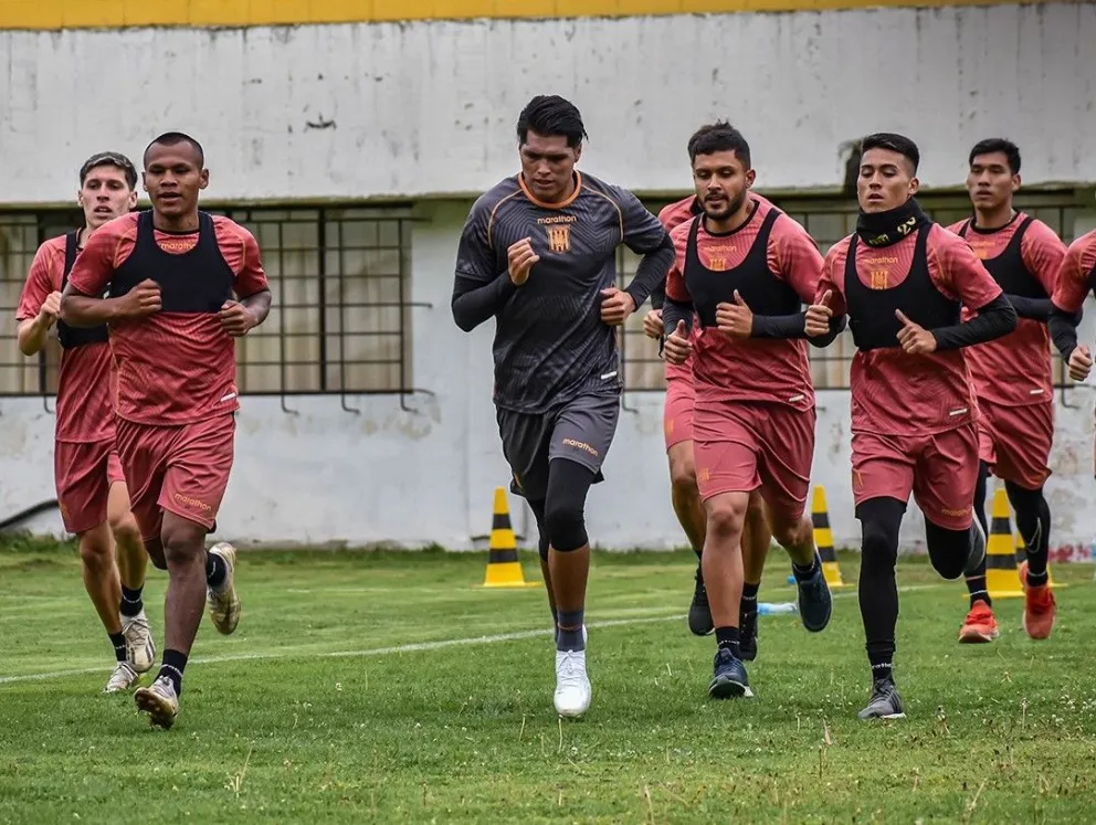 Jugadores del aurinegro en uno de sus últimos entrenamientos. Foto: club The Strongest