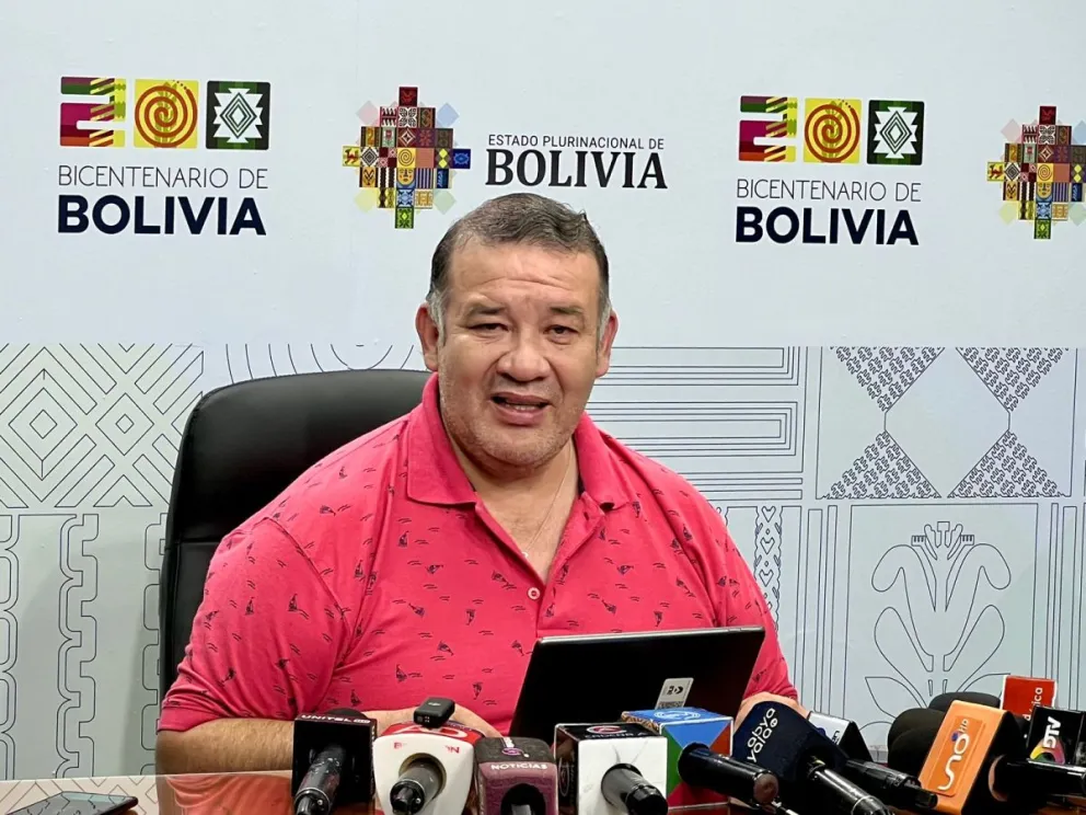 El director del INE, Humberto Arandia, en conferencia de prensa. Foto: APG