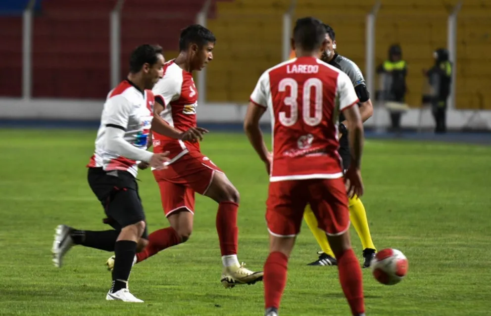 Incidencia del partido que Universitario de Vinto le ganó a Nacional Potosí. Foto: APG