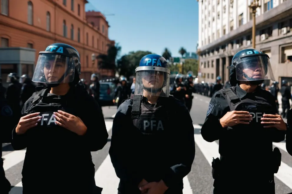 Fotografía de archivo de agentes de Policía en Buenos Aires (Argentina). Foto: EFE