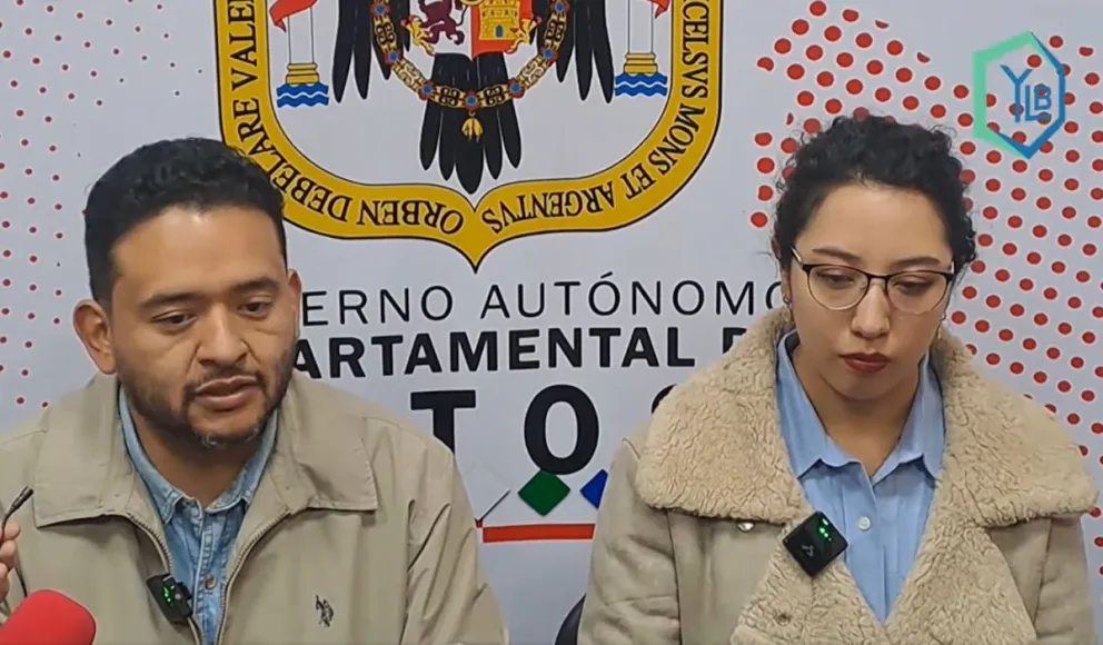 El viceministro de Exploración y Explotación de Recursos Energéticos, Raúl Mayta, y la Presidenta de YLB, Karla Calderón. Foto: Captura de video