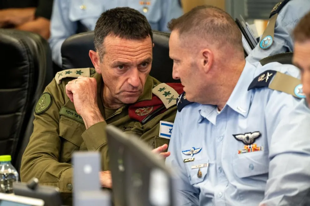 El jefe del Estado Mayor del Ejército de Israel, Herzi Halevi, y el mayor general de las Fuerzas Aéreas de Israel, Tomer Bar. Foto: EFE