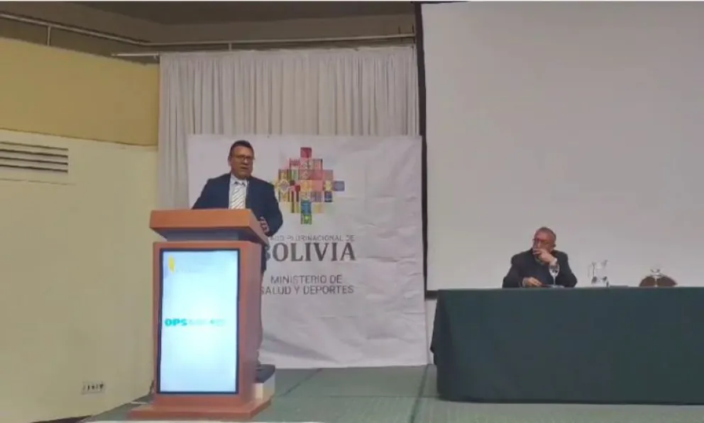 El viceministro de Promoción y Vigilancia Epidemiológica, Max Enríquez, en conferencia de prensa. Foto: ABI