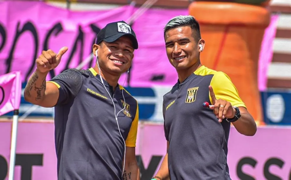 Álvaro Quiroga (izq.) junto a su compañero Carlos Roca. Foto: club The Strongest