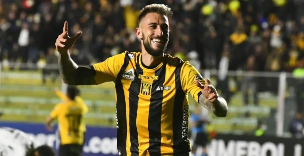 Luciano Ursino festeja un gol para The Strongest en Copa Libertadores. Foto APG