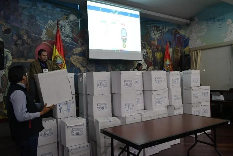 El conteo de votos de las elecciones por el rectorado de la UMSA, el martes. Foto: UMSA