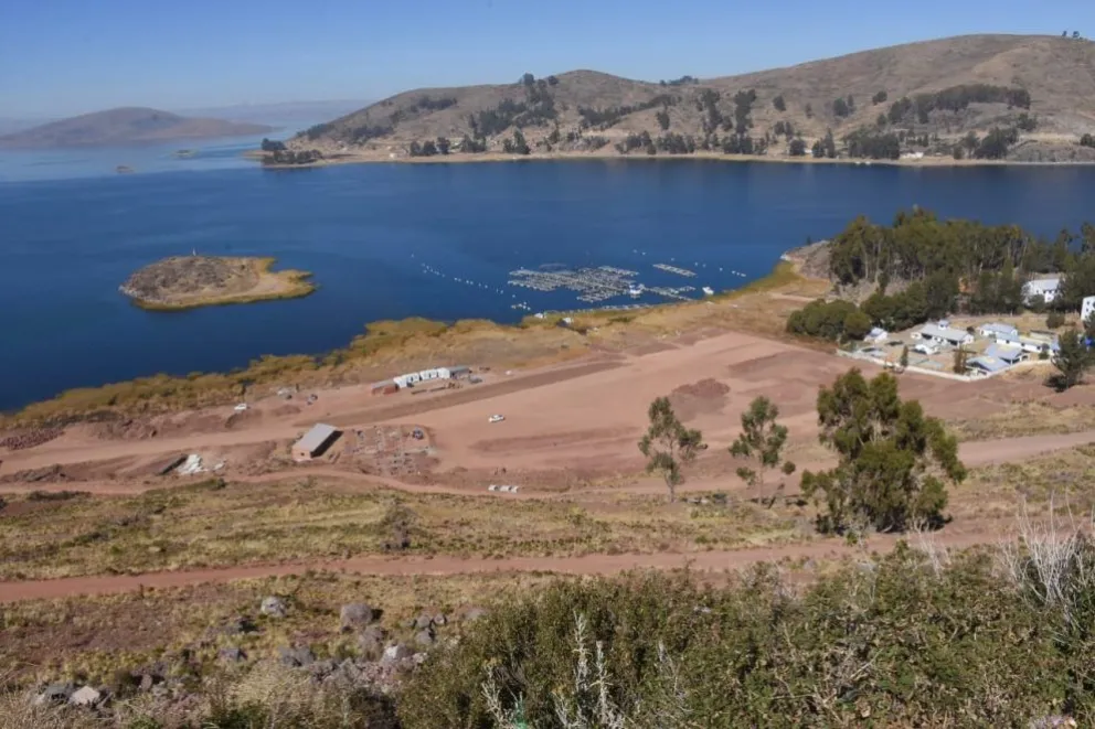 Una granja piscícola emplazada en orillas del Titicaca. Foto: APG
