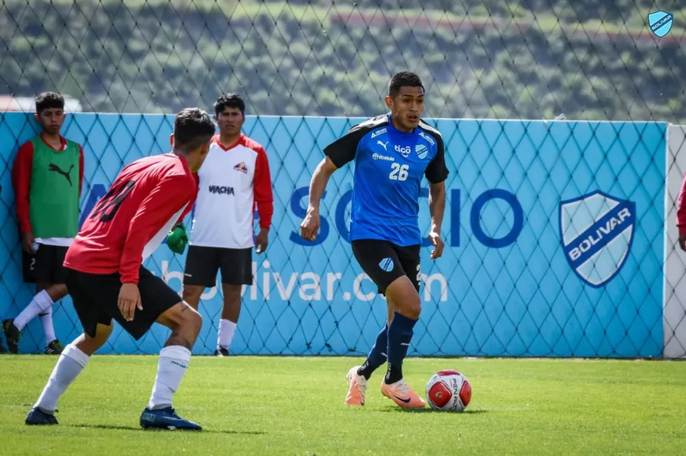 Saavedra durante una práctica de la Academia en Ananta. Foto: Club Bolívar.