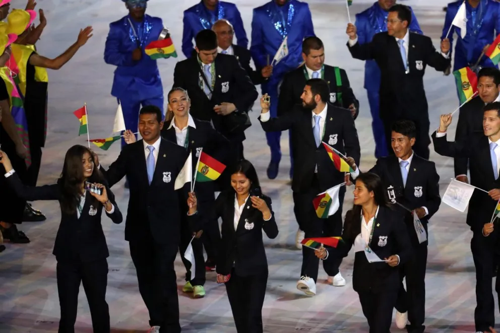 La delegación de Bolivia durante la ceremonia inaugural de los Juegos Olímpicos Río 2016. Foto: EFE.