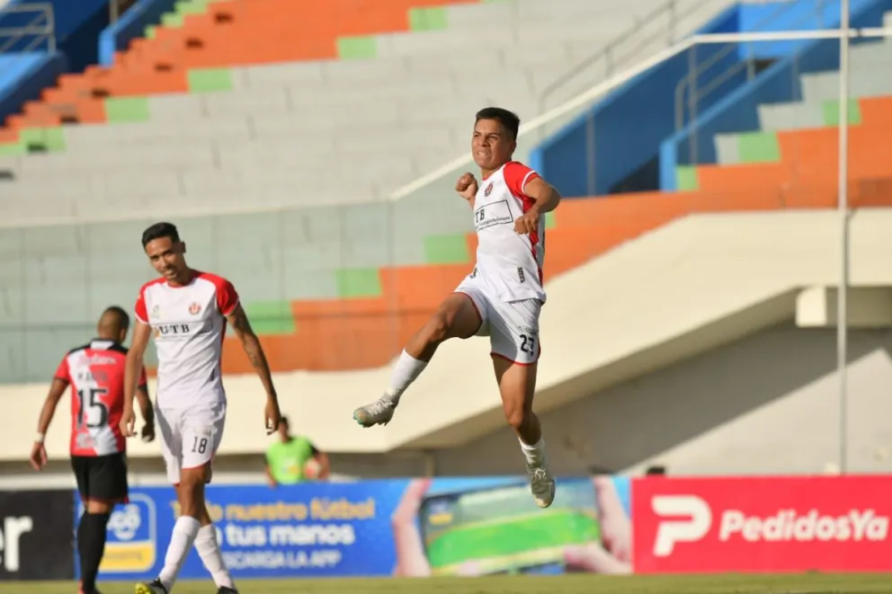 Cuéllar festeja el tanto de la victoria para Universitario. Foto: APG.