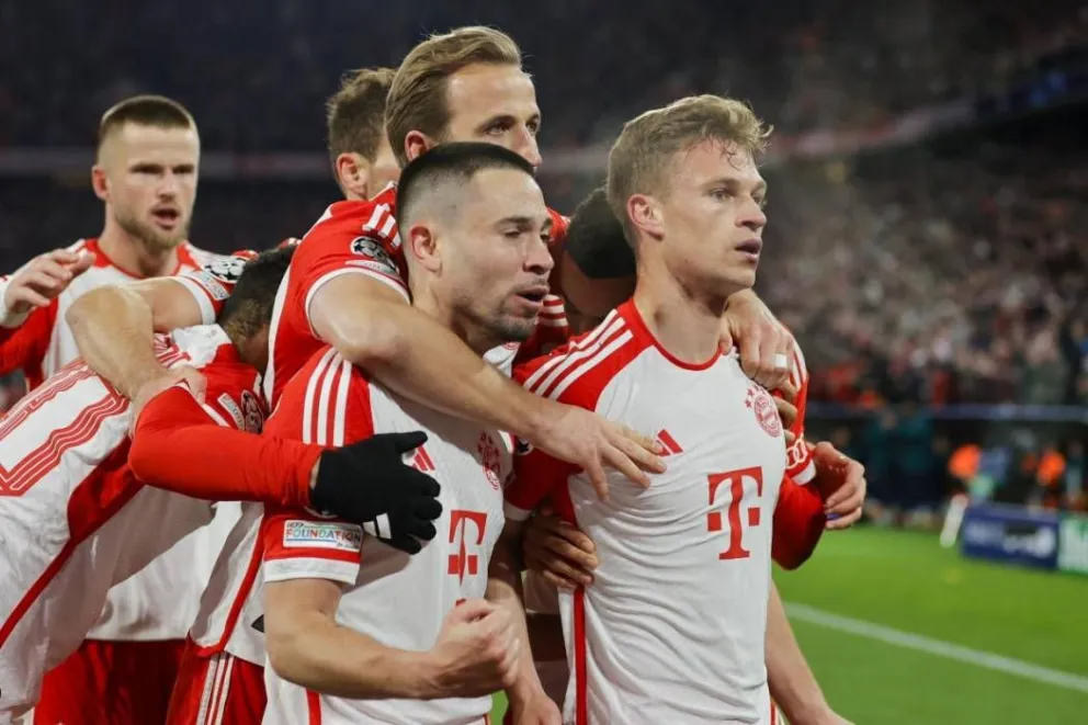 Jugadores del Bayern celebran el único tanto del partido. Foto: EFE.